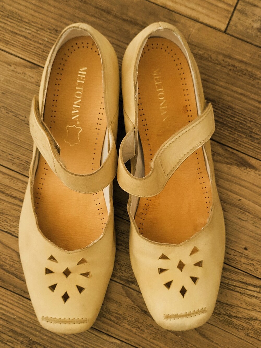 Fidji Leather Mary Janes • EU 38 • Made in Portugal • Buttery Yellow